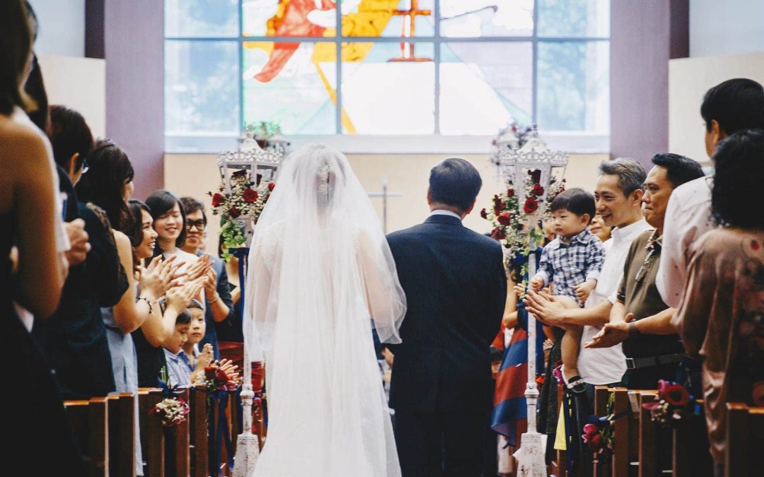 What do I need to know when hiring a wedding photographer?